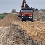 Piaskownia oferuje piasek kopany, pospółkę piaskowo- żwirową z dowozem do klienta