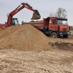 Piaskownia oferuje piasek kopany, pospółkę piaskowo- żwirową z dowozem do klienta